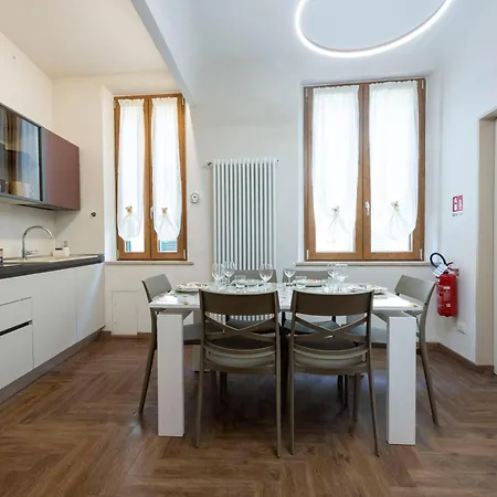 公寓 Sanmartino8 - 6 Posti In Centro Storico - Naonbnb *