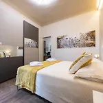 Sanmartino8 - 6 Posti In Centro Storico - Naonbnb Apartment