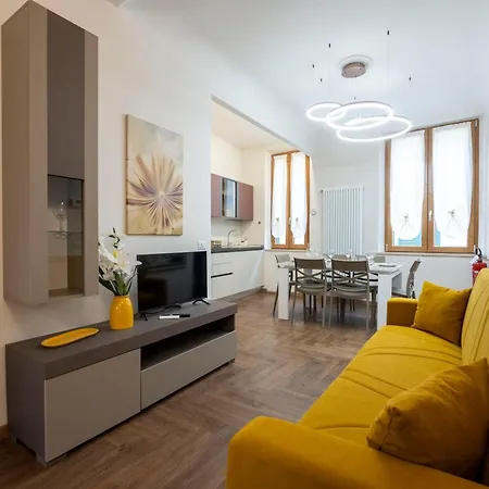 Nel Centro Storico, Con 6 Posti Letto アパート