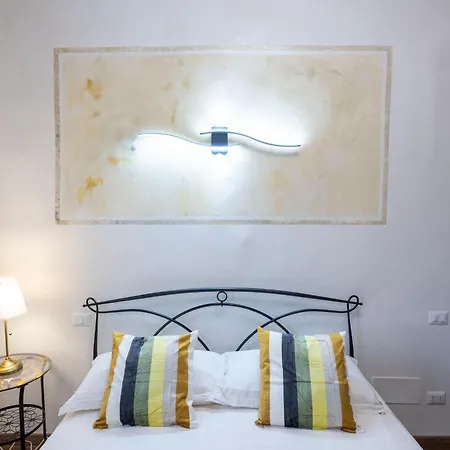 Nel Centro Storico, Con 6 Posti Letto アパート