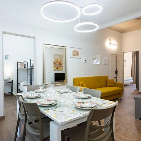 Nel Centro Storico, Con 6 Posti Letto * シエーナ