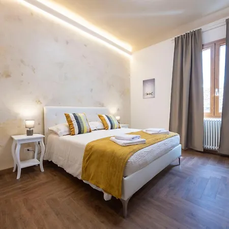 Nel Centro Storico, Con 6 Posti Letto Daire