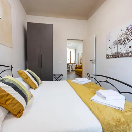 Nel Centro Storico, Con 6 Posti Letto Siena